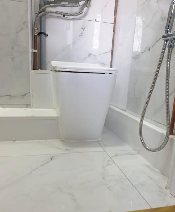 Ensuite With Kitchen Stunning Double-Bed Room In Zone 2 London Exterior photo
